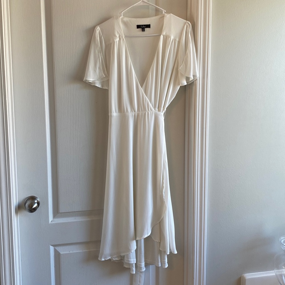 Lulu’s White dress
